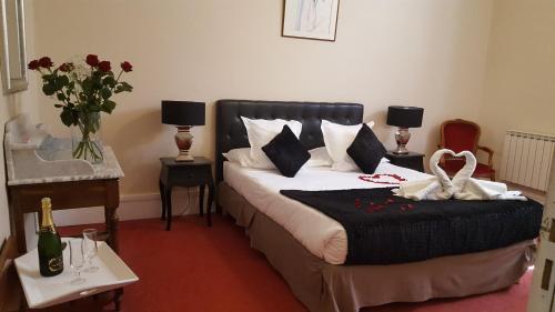 hotel raymond vii