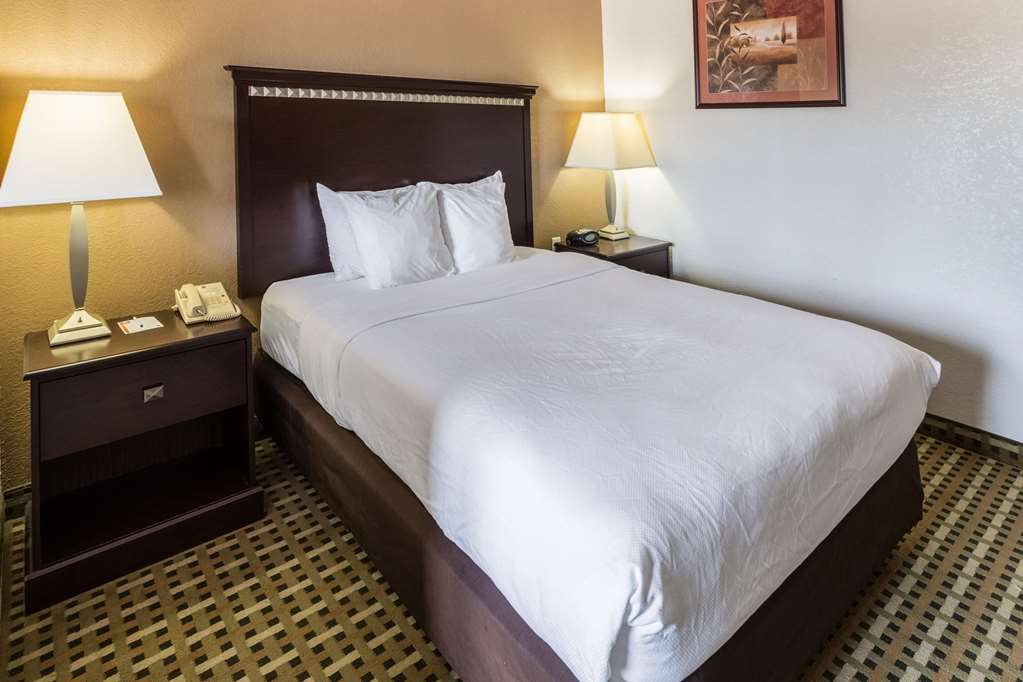 quality suites burleson ft worth