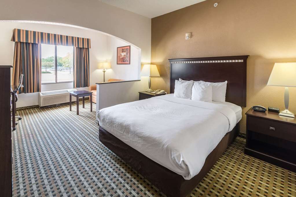 quality suites burleson ft worth