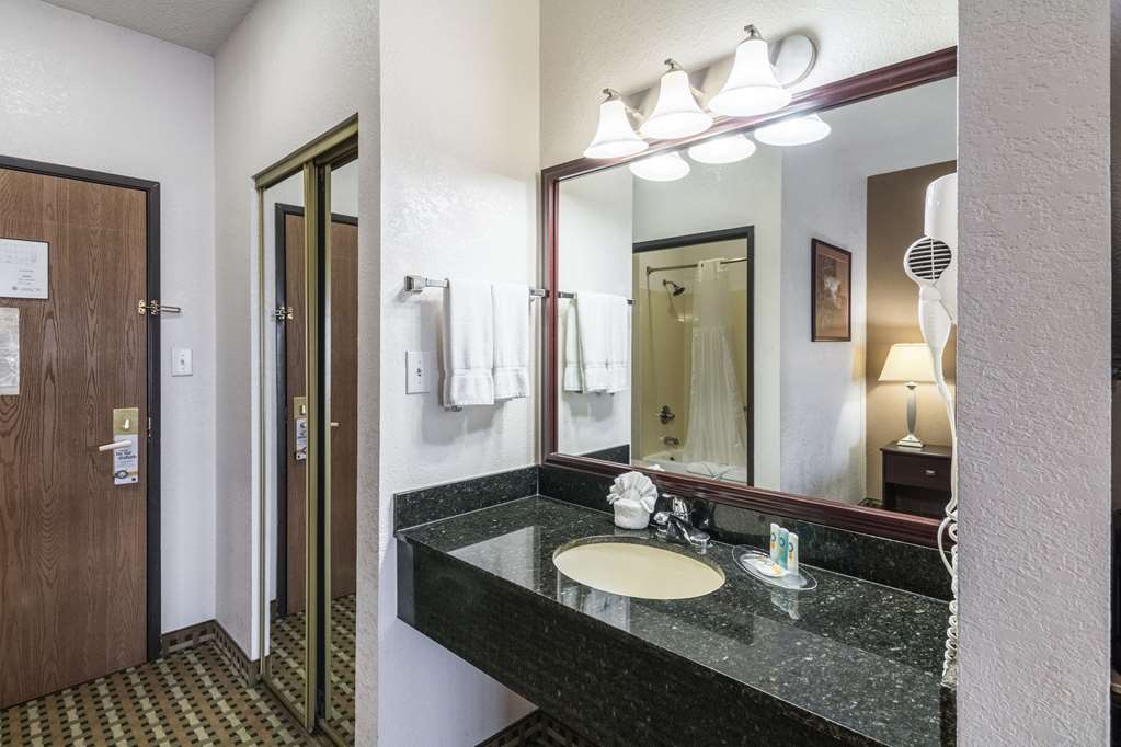 quality suites burleson ft worth