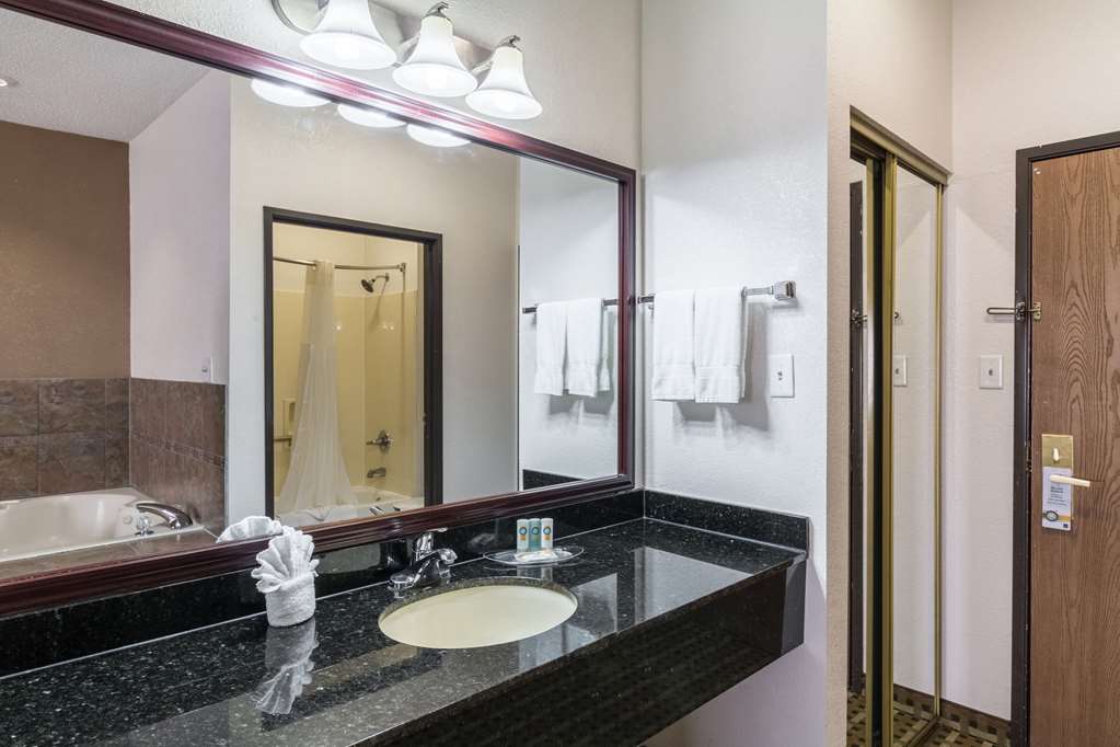 quality suites burleson ft worth