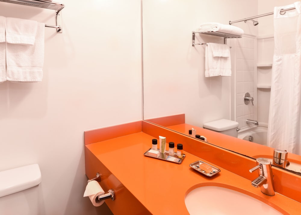 the tangerine a burbank hotel