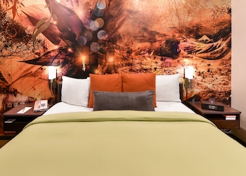 the tangerine a burbank hotel