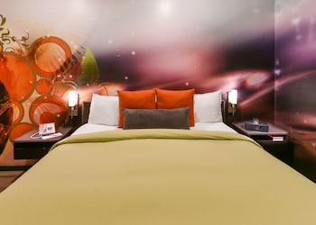 the tangerine a burbank hotel