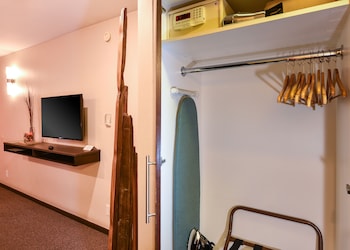 the tangerine a burbank hotel