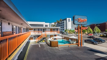 the tangerine a burbank hotel