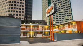 the tangerine a burbank hotel