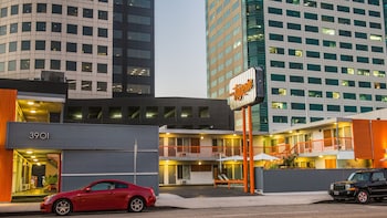 the tangerine a burbank hotel