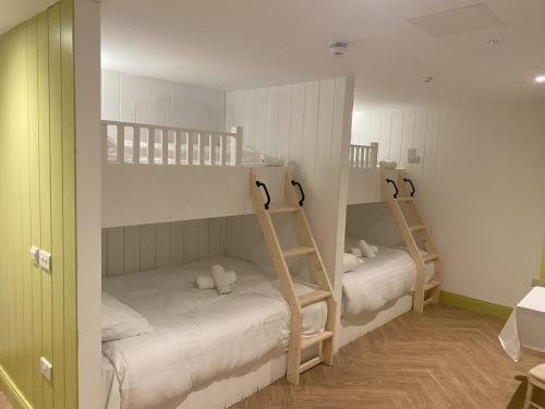 walshs hotel