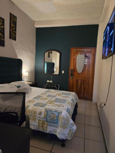 hotel el campanario
