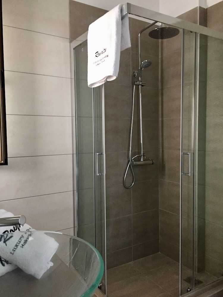 royalty suites loft