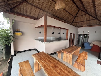 krisna bungalows and restaurant