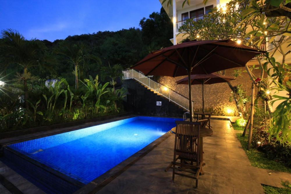 dewi villa padangbai hotel