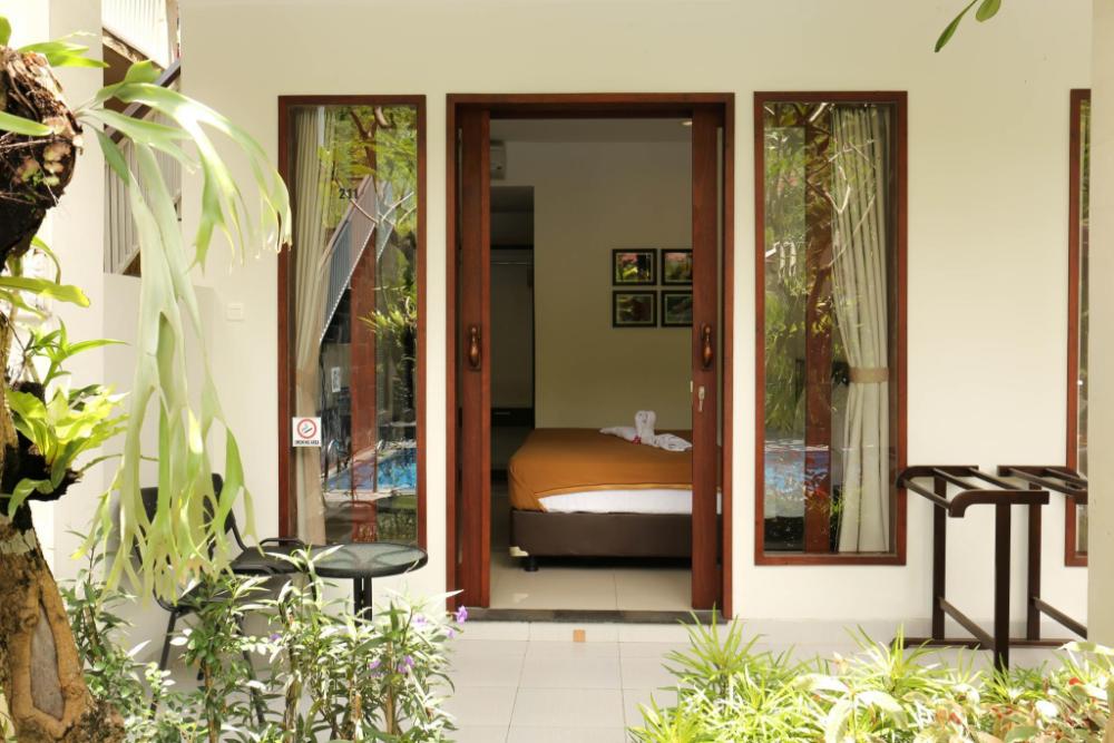 dewi villa padangbai hotel