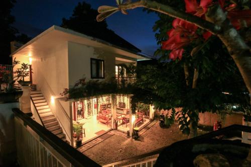 dewi villa padangbai hotel