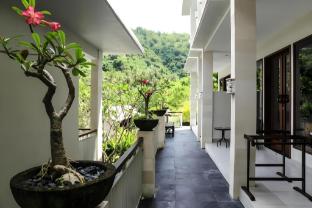 dewi villa padangbai hotel