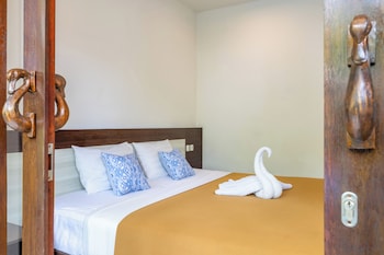 dewi villa padangbai hotel