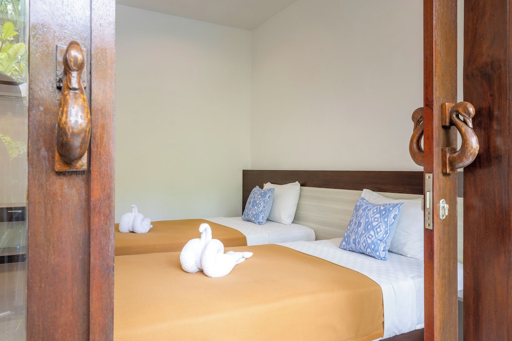 dewi villa padangbai hotel