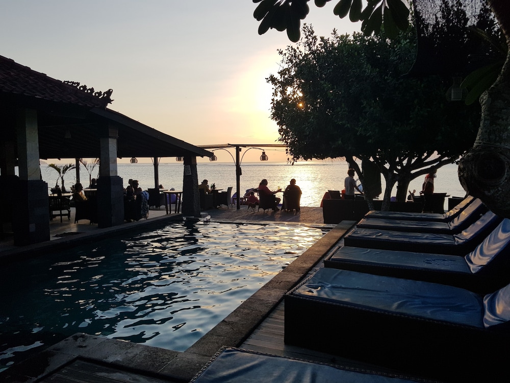 puri nusa beach hotel