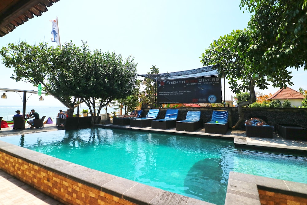 puri nusa beach hotel