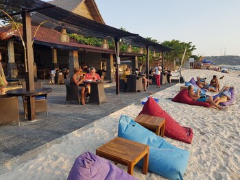 puri nusa beach hotel