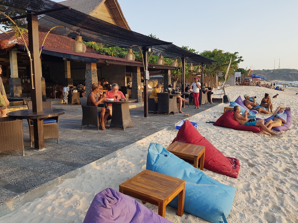 puri nusa beach hotel