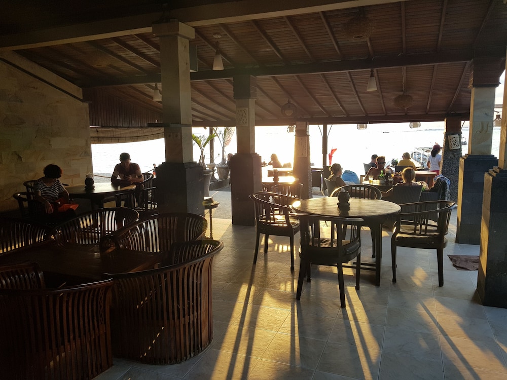 puri nusa beach hotel