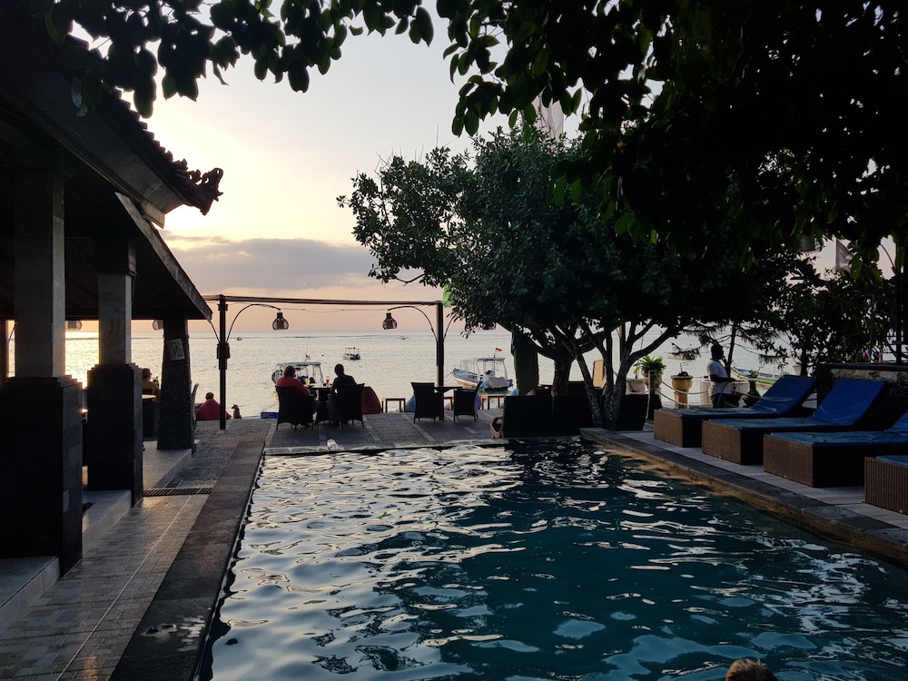 puri nusa beach hotel