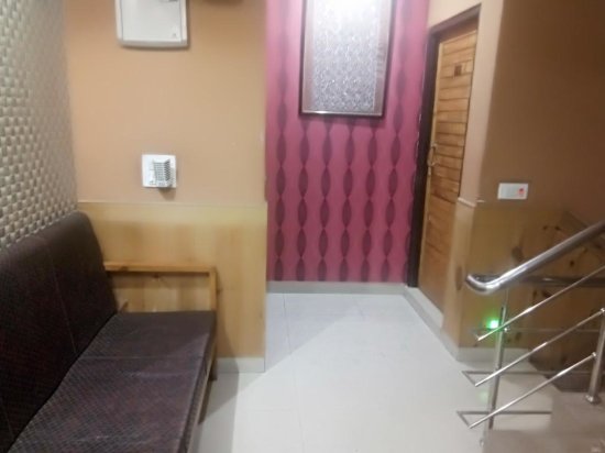 Hotel Al Azizia,Zakura,3 star