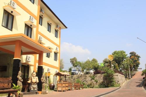 ciptaningati hotel