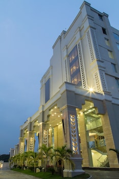 hotel trinity grand
