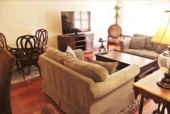 cow hollow inn and suites