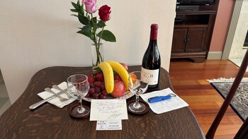 cow hollow inn and suites