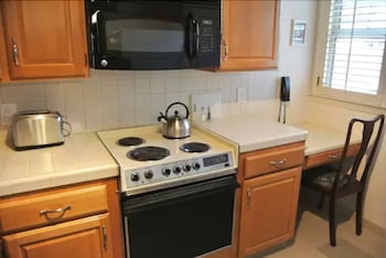 cow hollow inn and suites