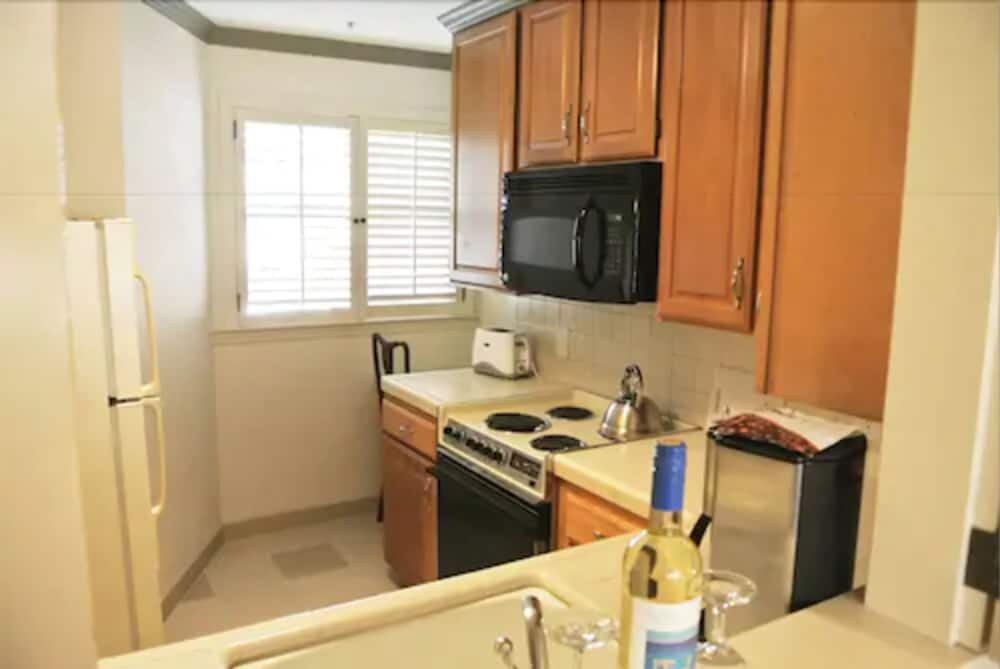 cow hollow inn and suites