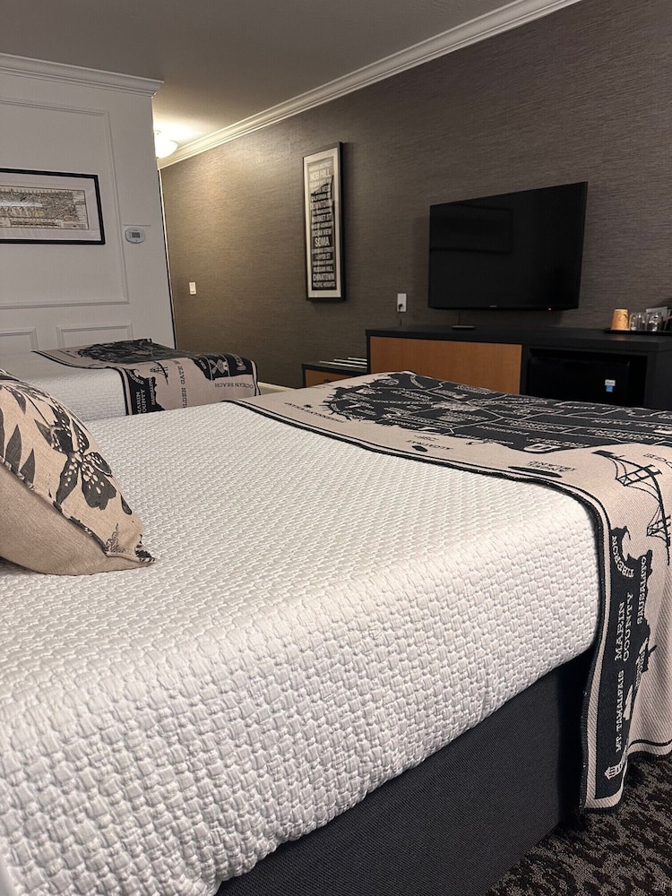 cow hollow inn and suites