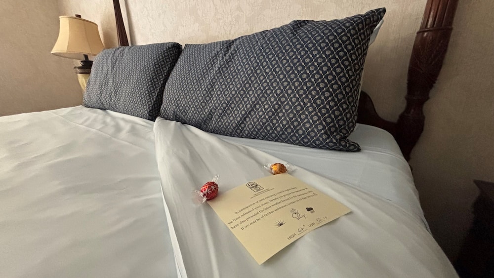 cow hollow inn and suites