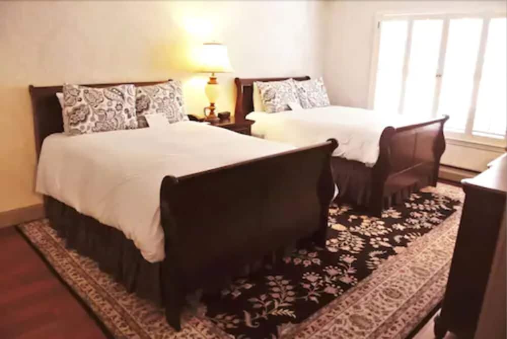 cow hollow inn and suites