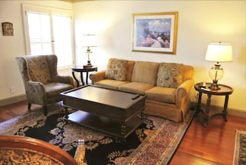 cow hollow inn and suites