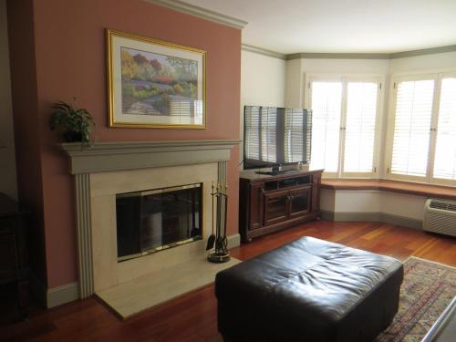 cow hollow inn and suites