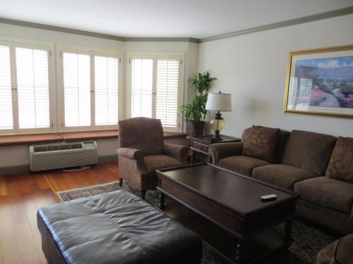 cow hollow inn and suites