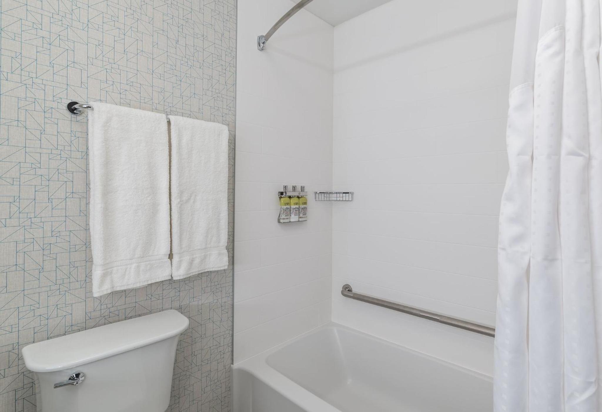 holiday inn express and suites brandon by ihg