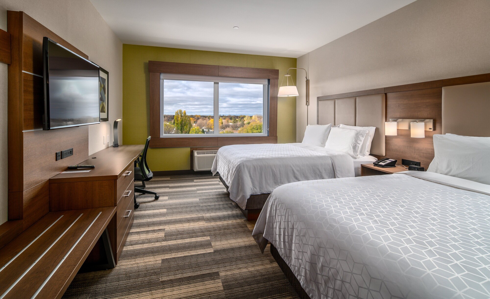 holiday inn express and suites brandon by ihg