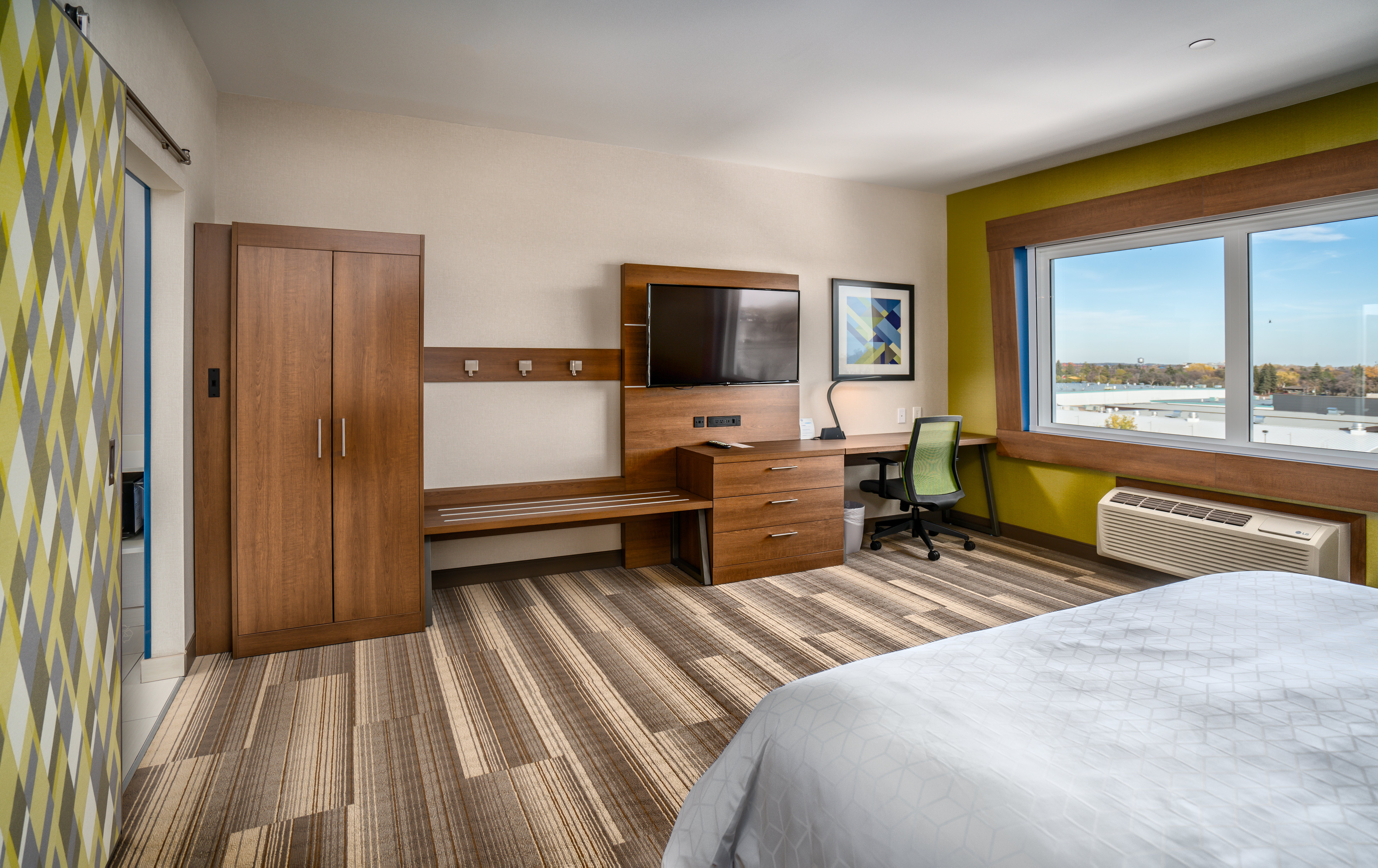 holiday inn express and suites brandon by ihg