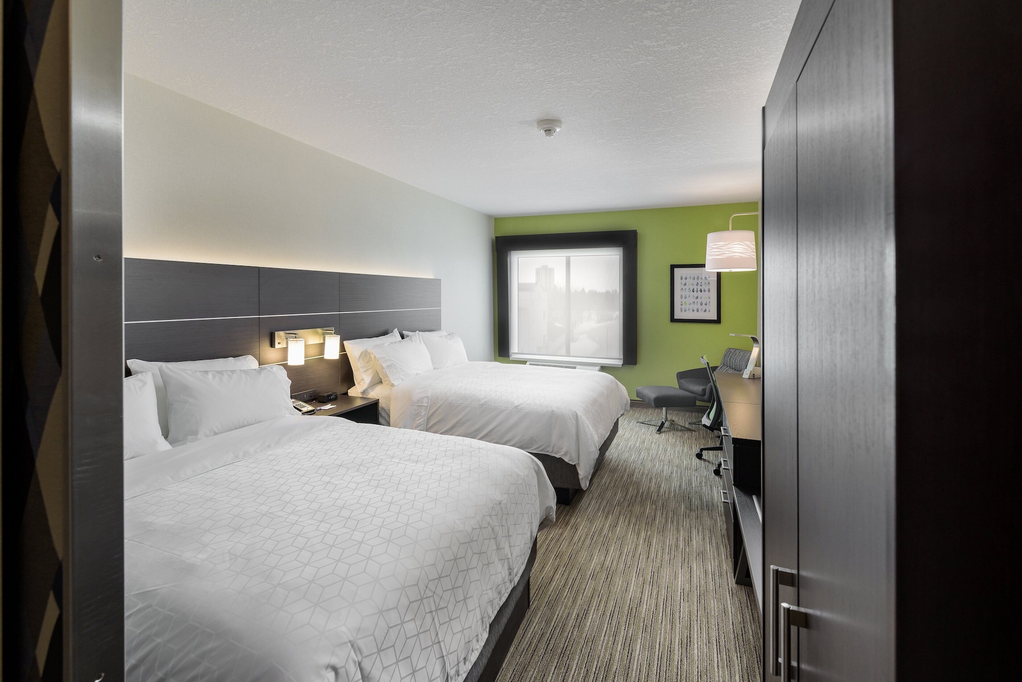 holiday inn express and suites brandon by ihg