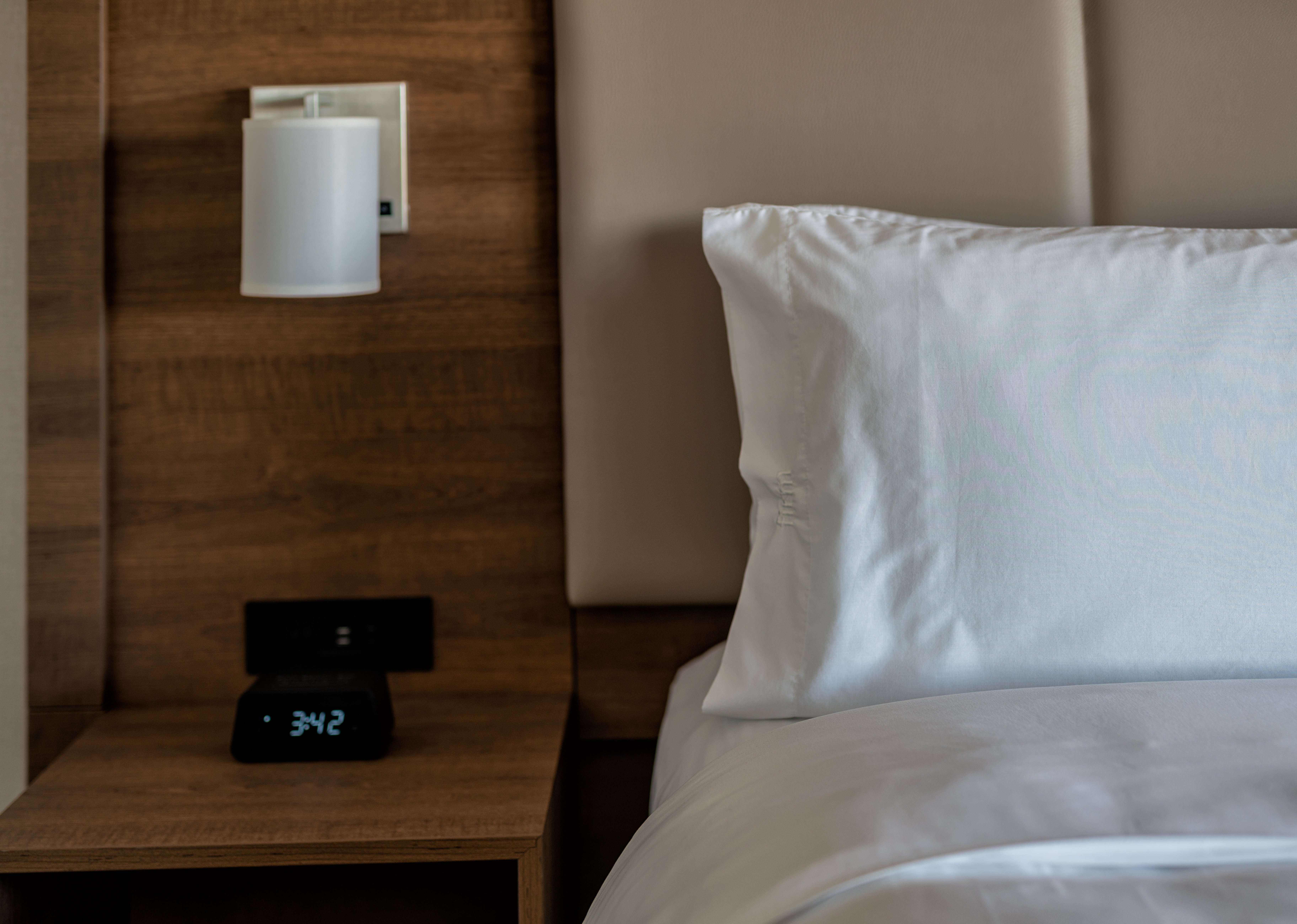 holiday inn express and suites brandon by ihg