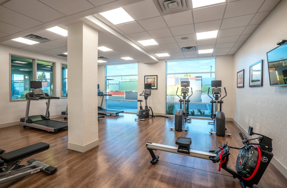 holiday inn express and suites brandon by ihg