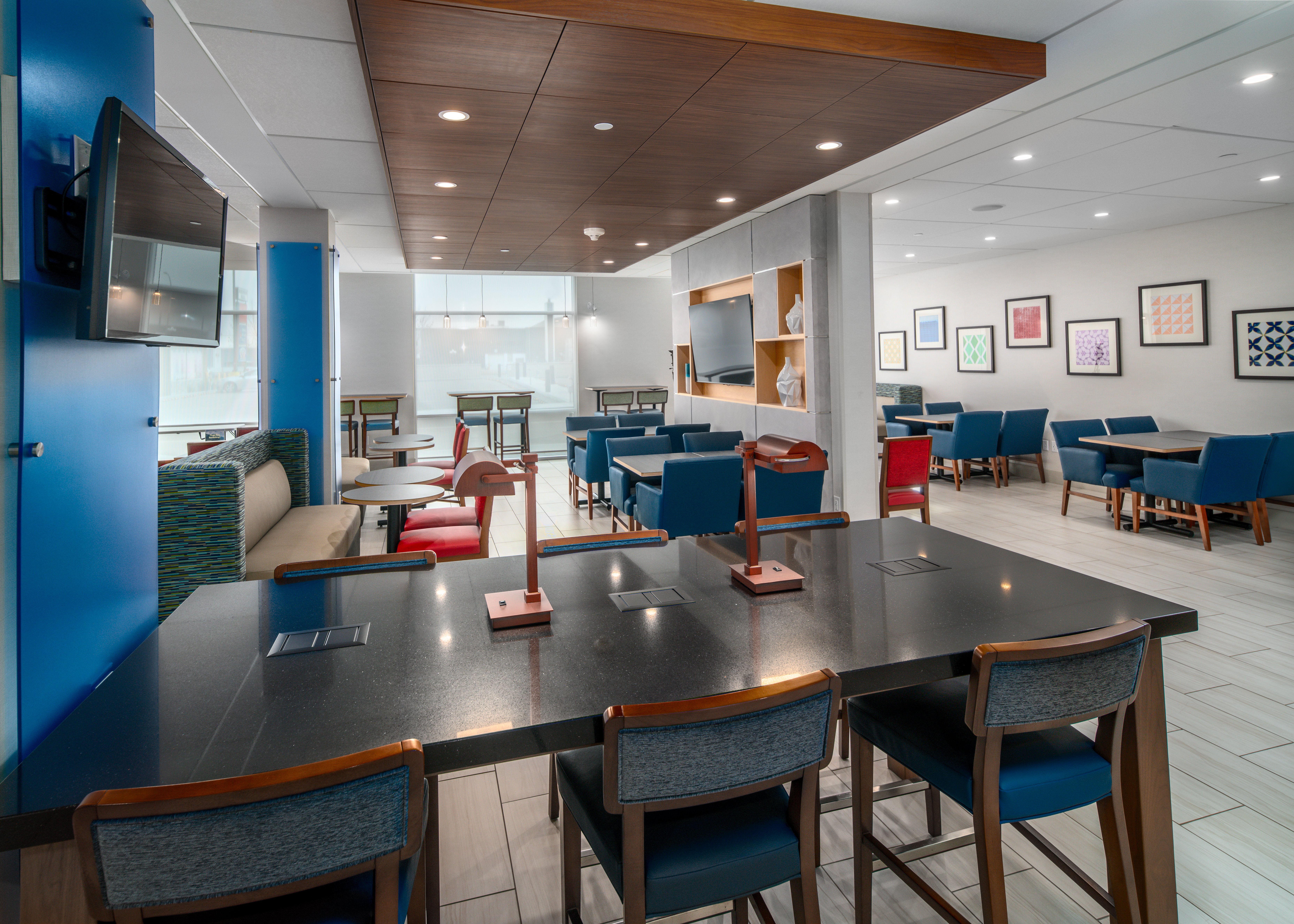 holiday inn express and suites brandon by ihg