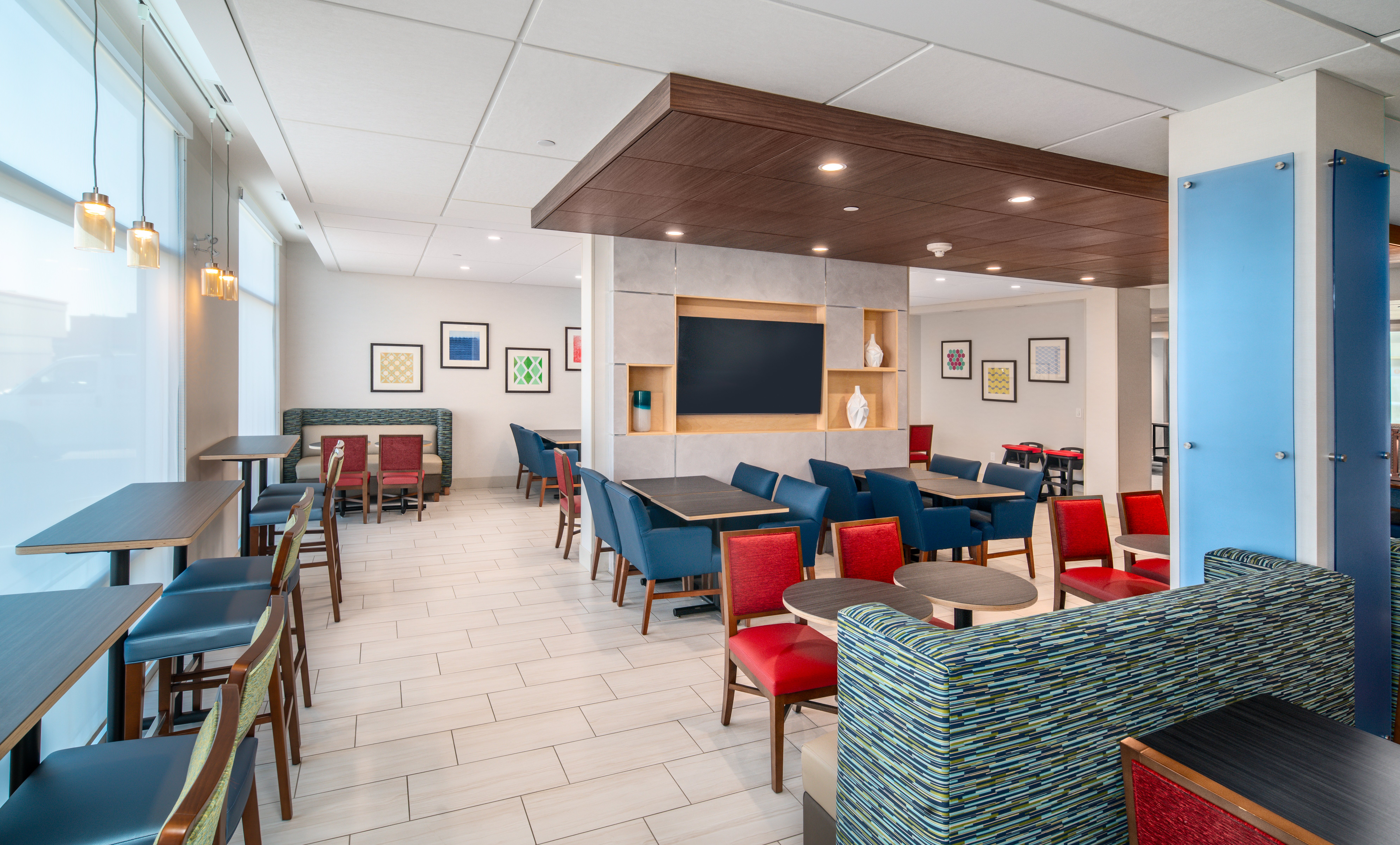 holiday inn express and suites brandon by ihg