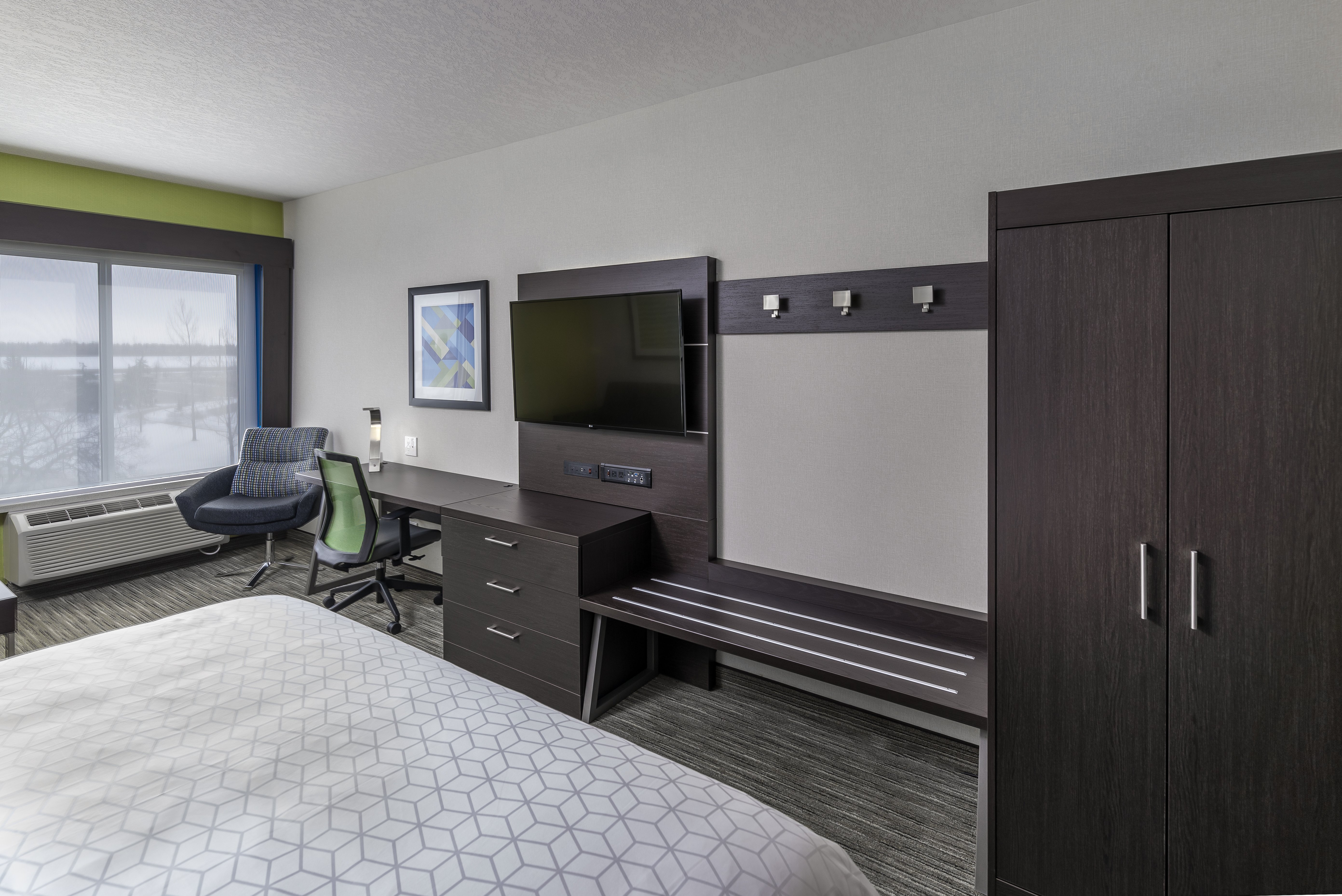 holiday inn express and suites brandon by ihg